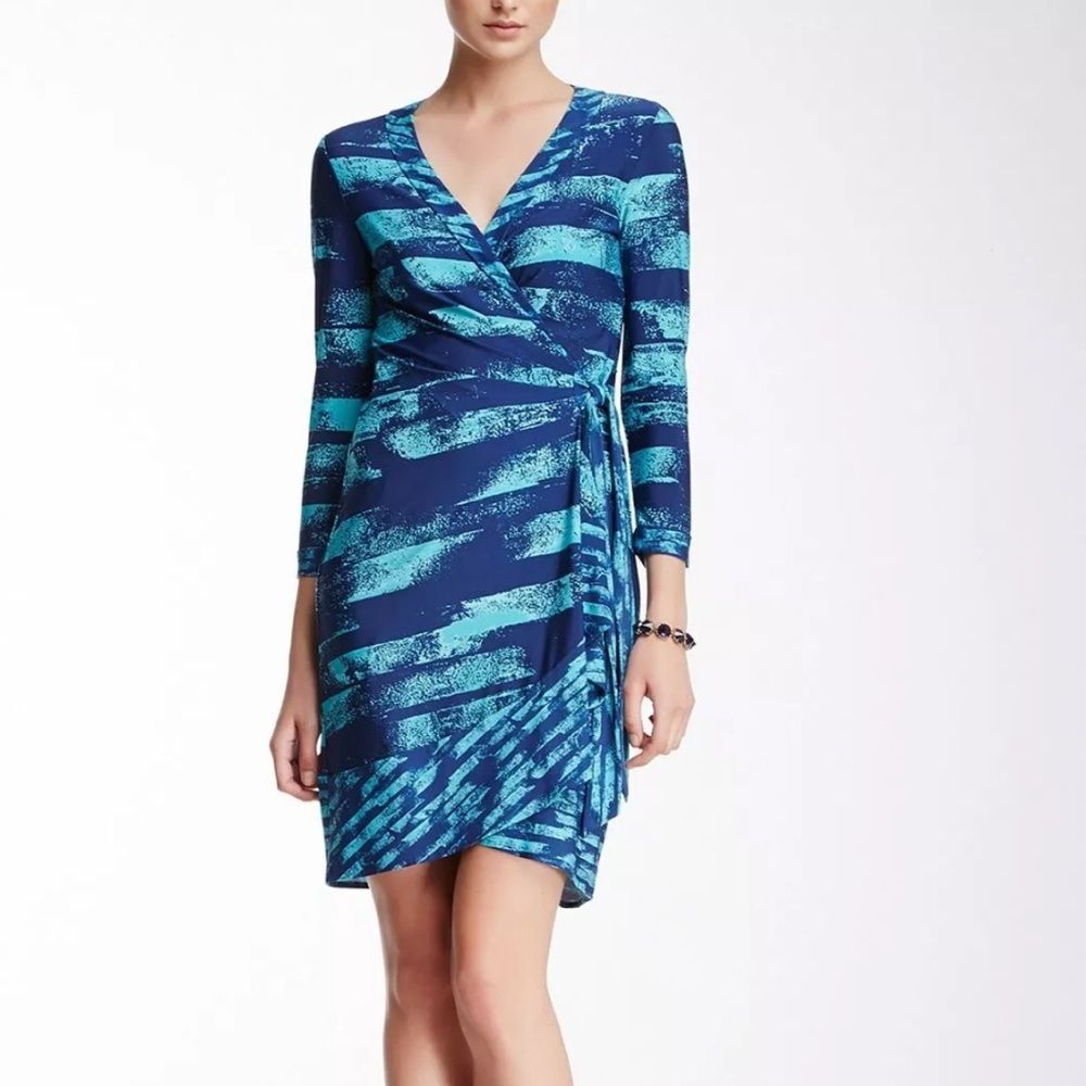 BCBGMAXAZRIA ALBERTA PRINTED 052 CLASSIC BLUE COMBO WRAP DRESS SZ M